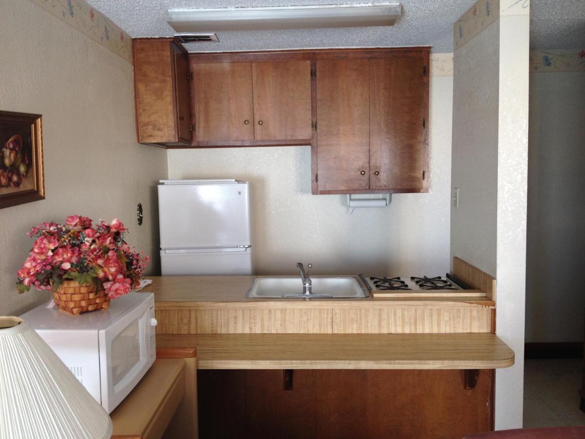 Warrick Plaza Inn Plainview Екстериор снимка