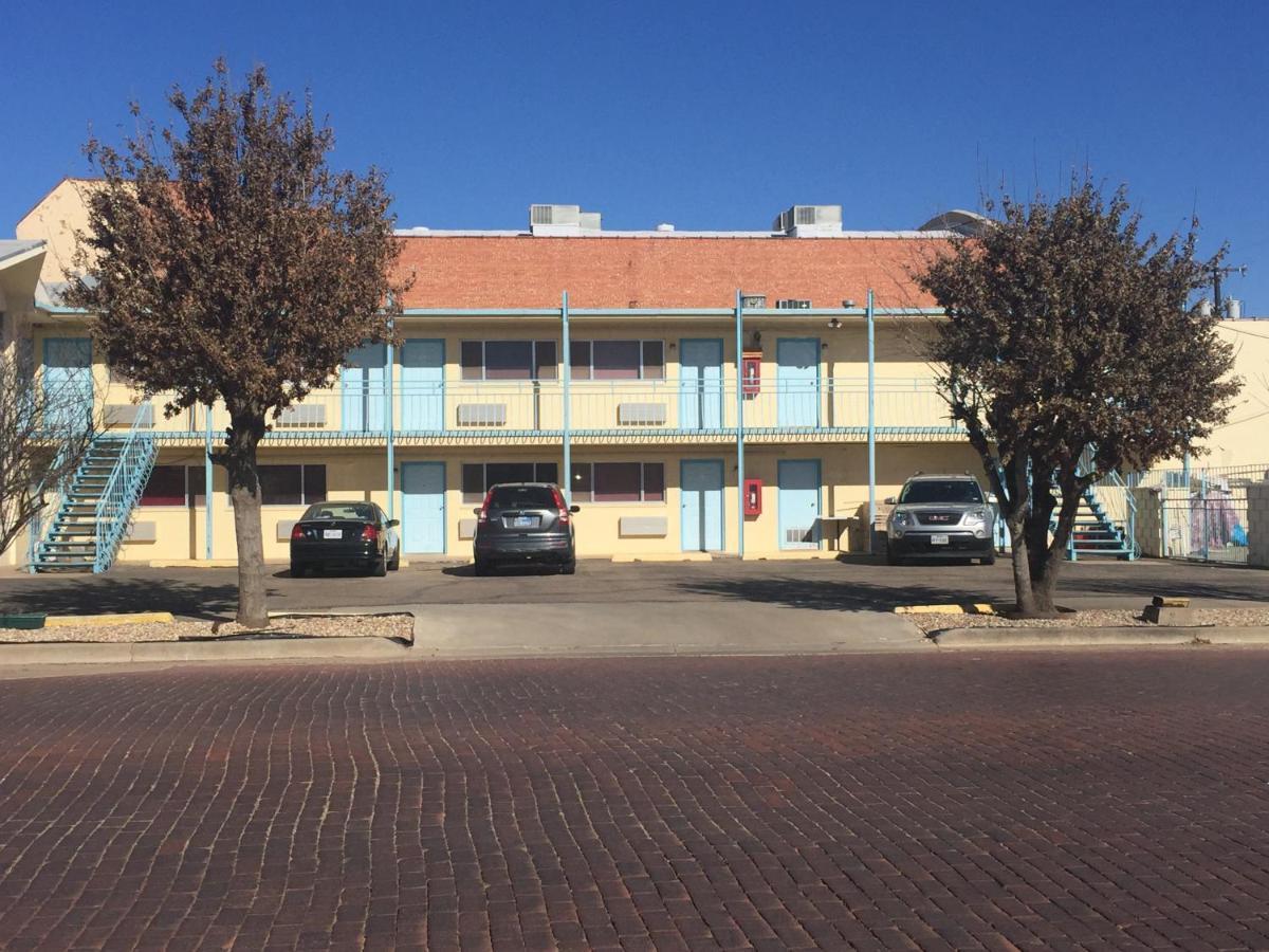 Warrick Plaza Inn Plainview Екстериор снимка